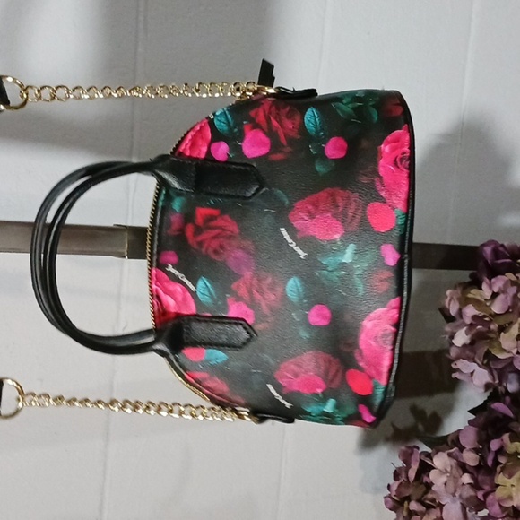 Juicy Couture purses. 042 - Picture 6 of 15